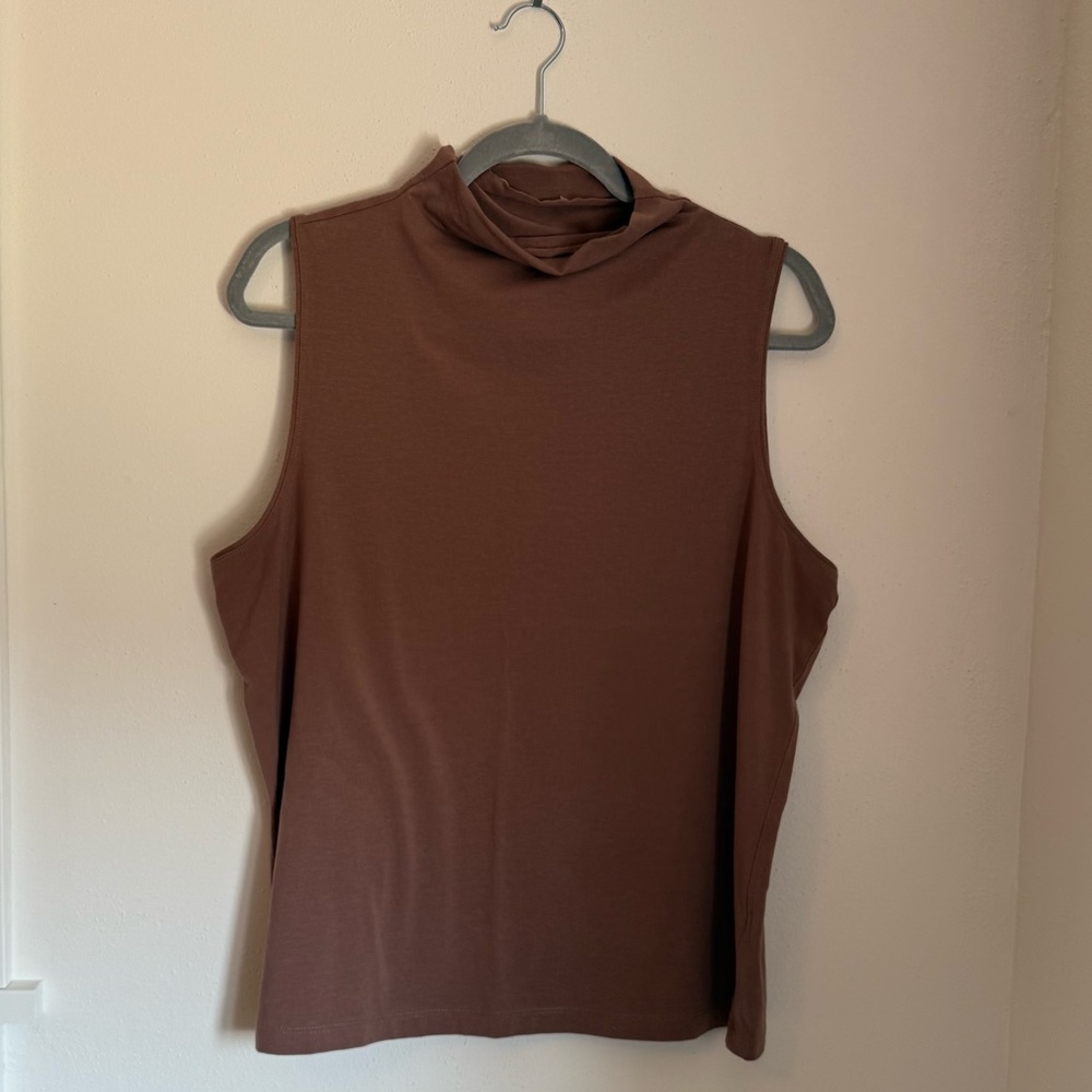 Adorable cropped mock neck